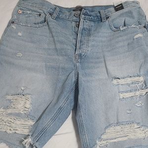 Button fly bermuda Distressed shorts